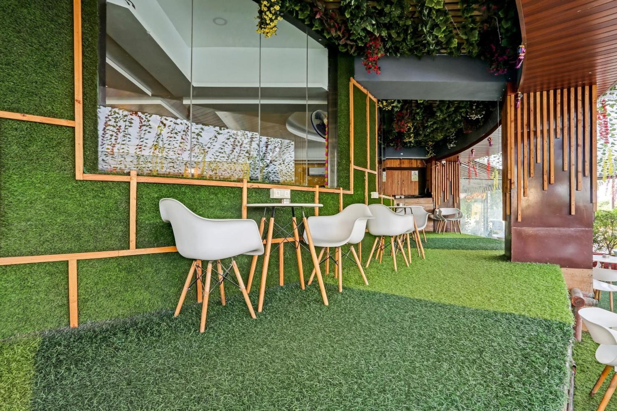 Oyo Salt House Hotel Мумбай Екстериор снимка