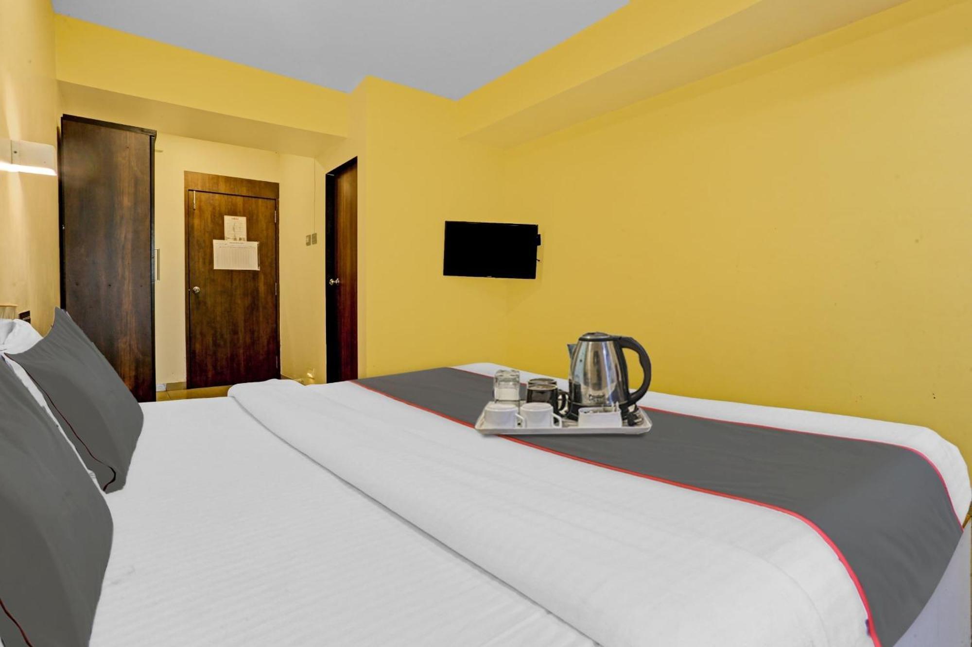 Oyo Salt House Hotel Мумбай Екстериор снимка