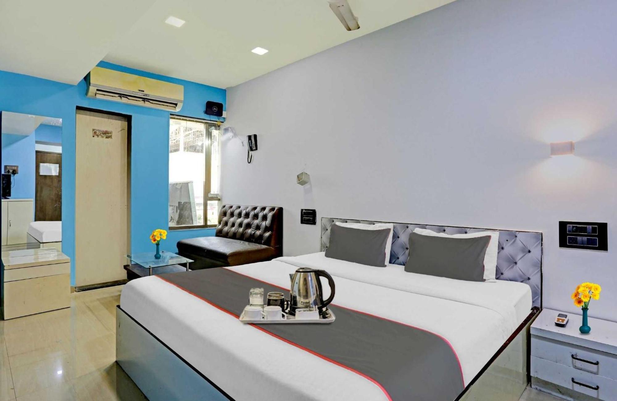 Oyo Salt House Hotel Мумбай Екстериор снимка