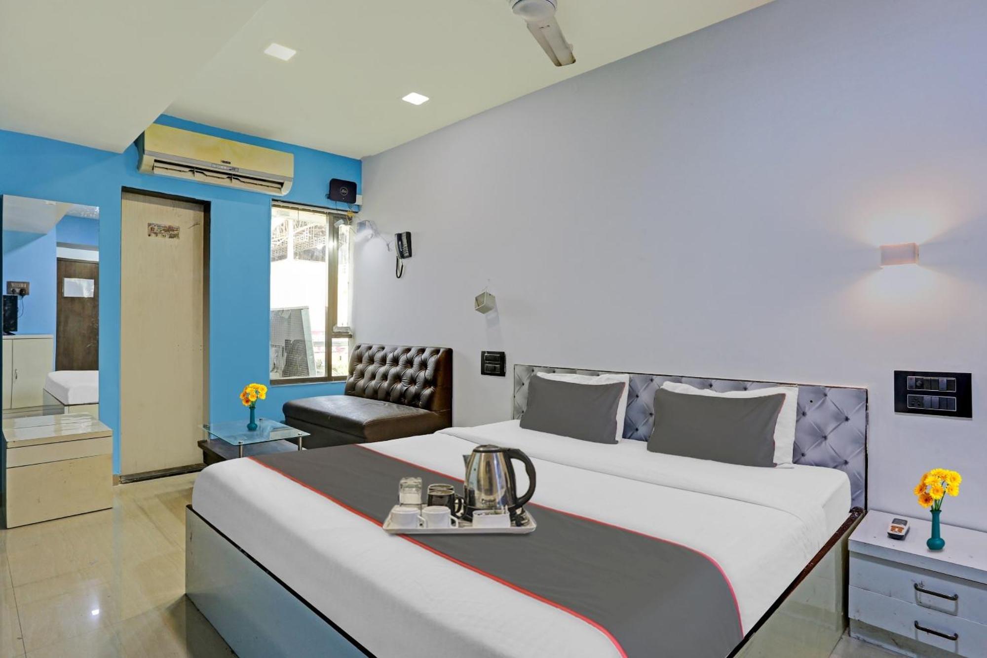 Oyo Salt House Hotel Мумбай Екстериор снимка