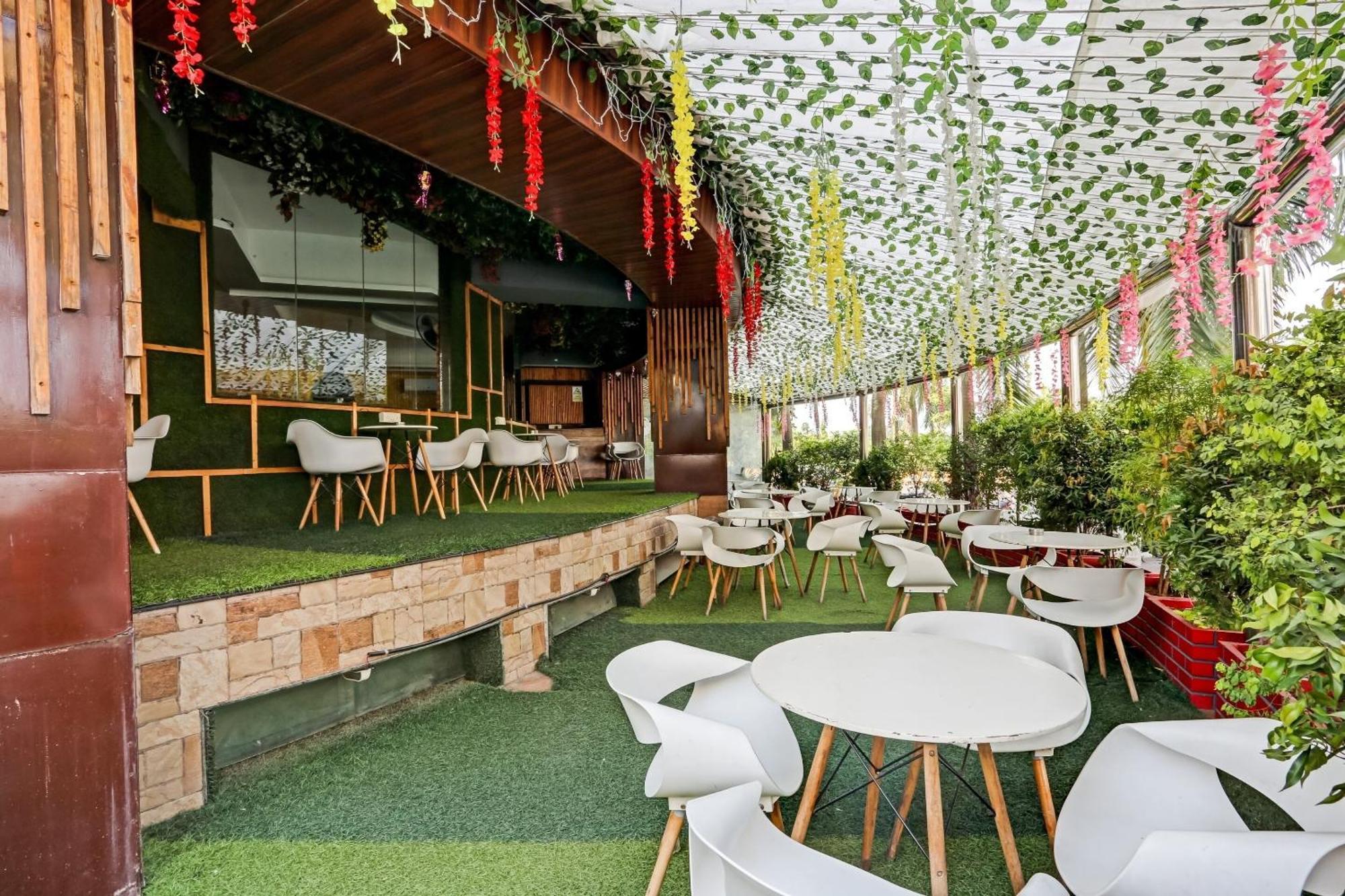 Oyo Salt House Hotel Мумбай Екстериор снимка